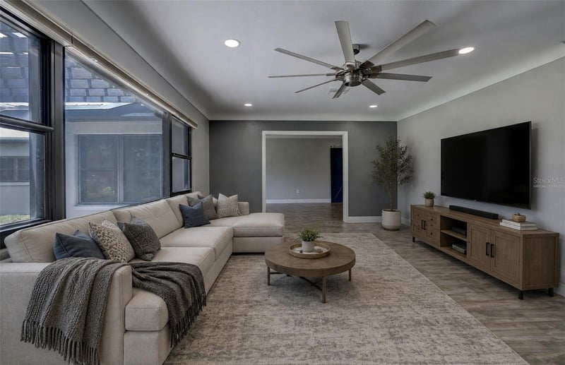 323 Suwanee Ave, Sarasota, FL 34243