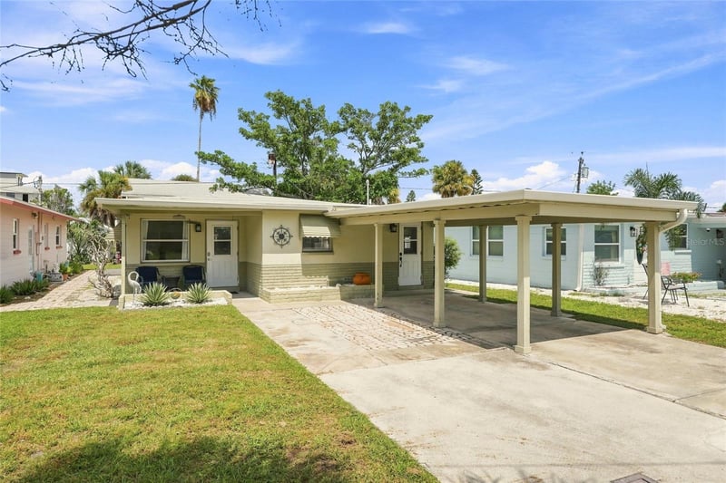 13313 2nd St E, Madeira Beach, FL 33708