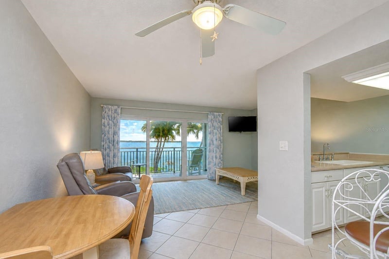 200 1st Ave #207, St Pete Beach, FL 33706