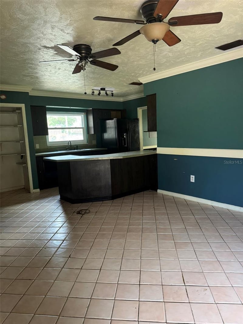 10916 N 19th St, Tampa, FL 33612