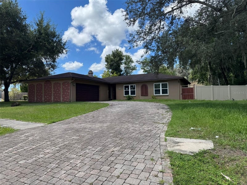 10916 N 19th St, Tampa, FL 33612