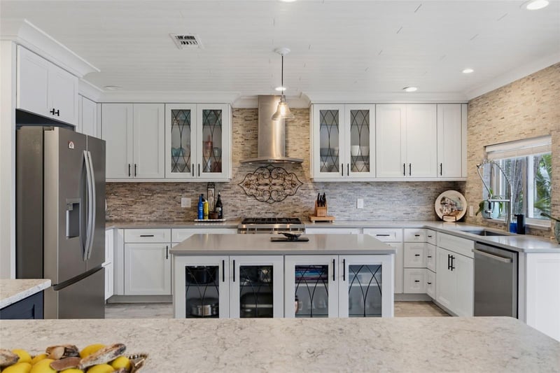 137 12th St E, Tierra Verde, FL 33715