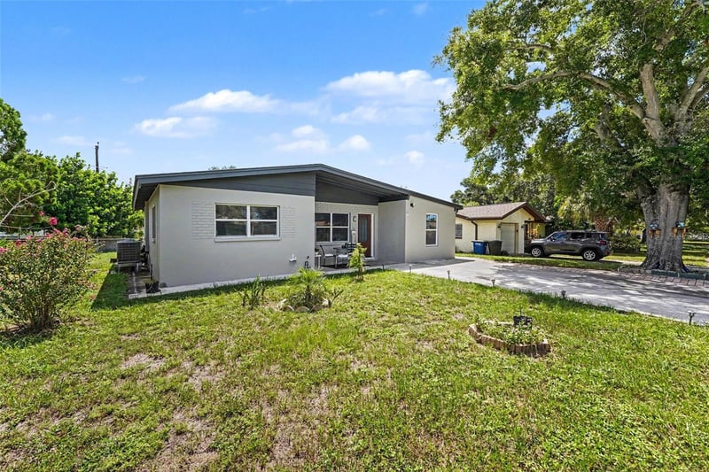 1935 Atlantis Dr, Clearwater, FL 33763