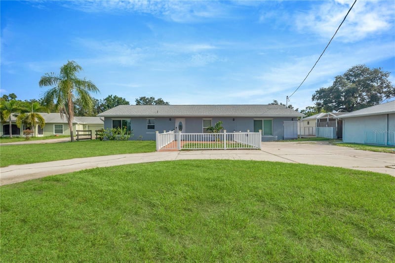 2054 Saffold Park Dr, Ruskin, FL 33570