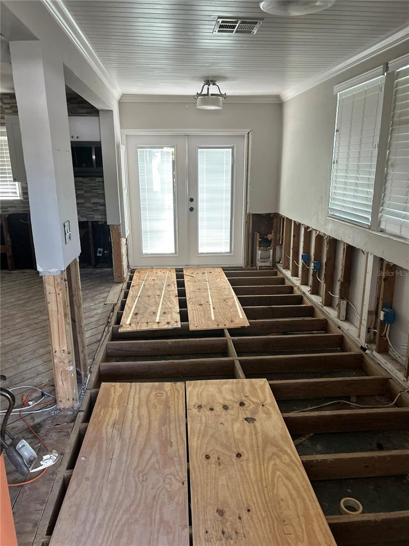 3008 Dupont St S, Gulfport, FL 33707