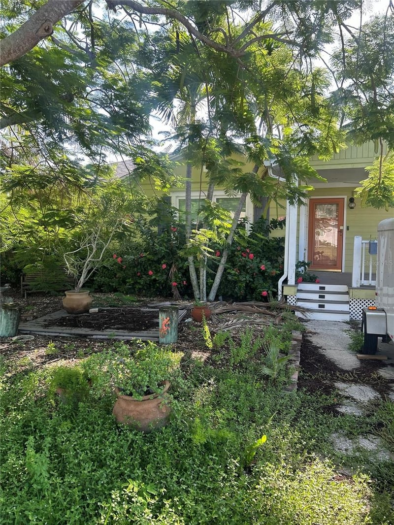 3008 Dupont St S, Gulfport, FL 33707