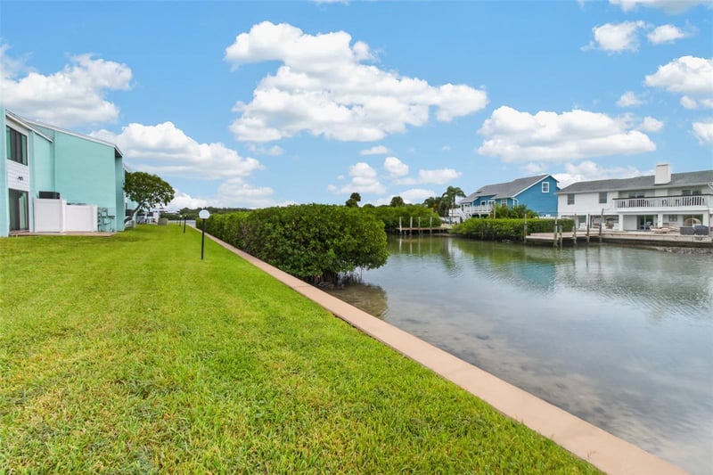 1 Windrush Blvd #65, Indian Rocks Beach, FL 33785