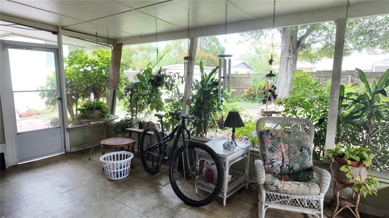 7485 17th St N, St Petersburg, FL 33702