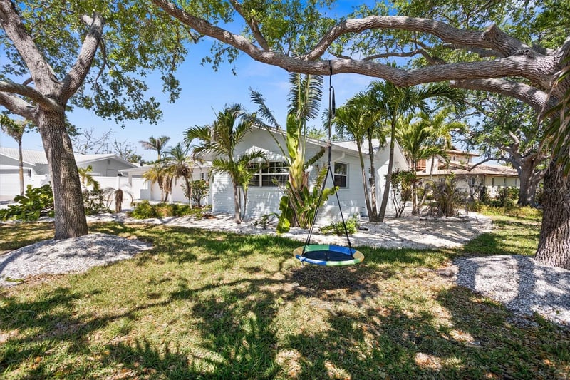 10001 S Yacht Club Dr, Treasure Island, FL 33706
