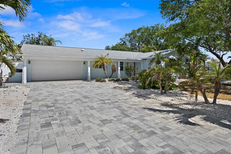 10001 S Yacht Club Dr, Treasure Island, FL 33706