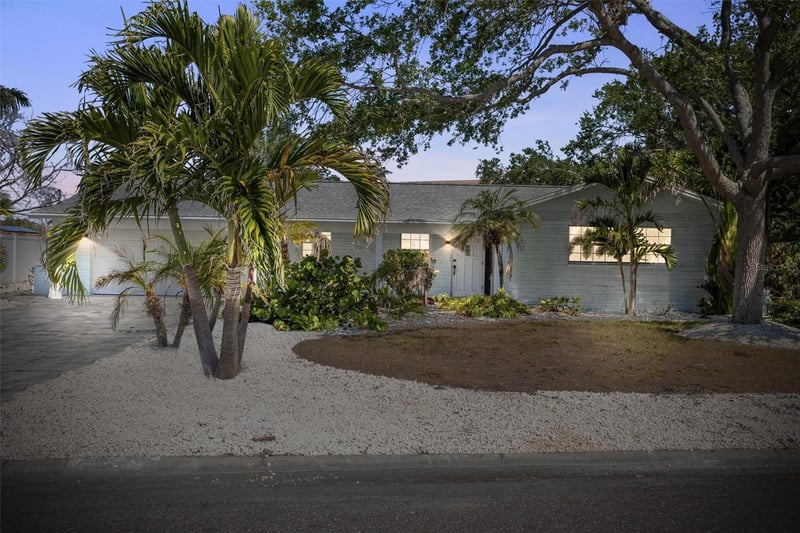 10001 S Yacht Club Dr, Treasure Island, FL 33706