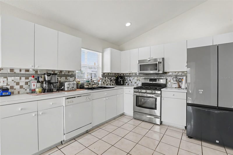 1102 Vinetree Dr, Brandon, FL 33510