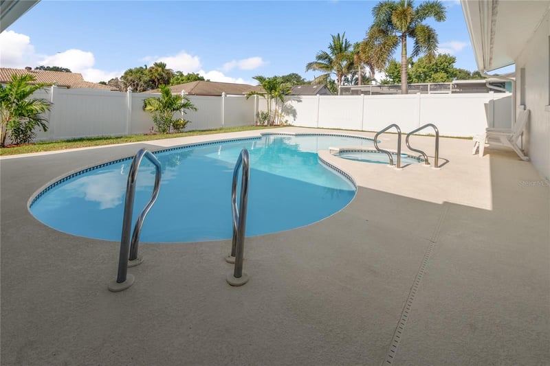 13900 89th Ave, Seminole, FL 33776
