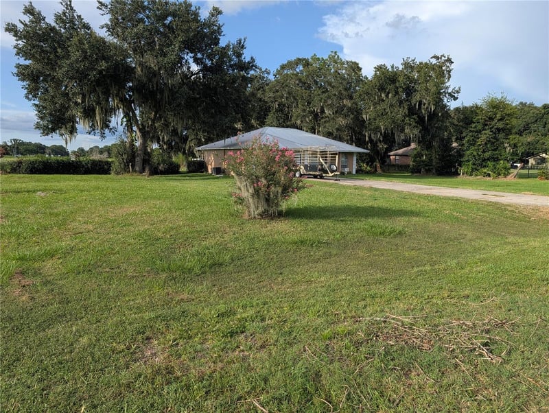 510 Cloverleaf Dr, Lithia, FL 33547