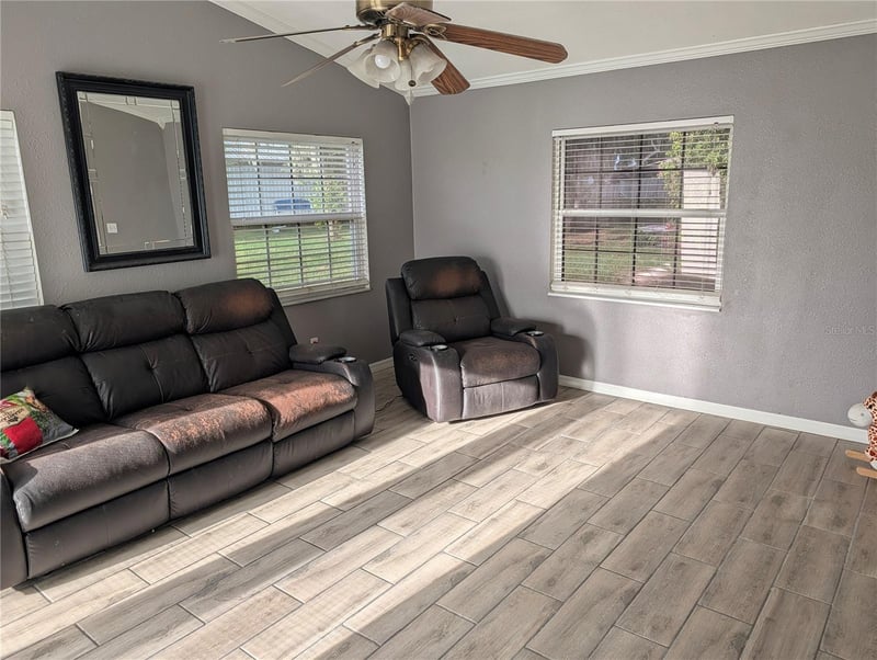 510 Cloverleaf Dr, Lithia, FL 33547