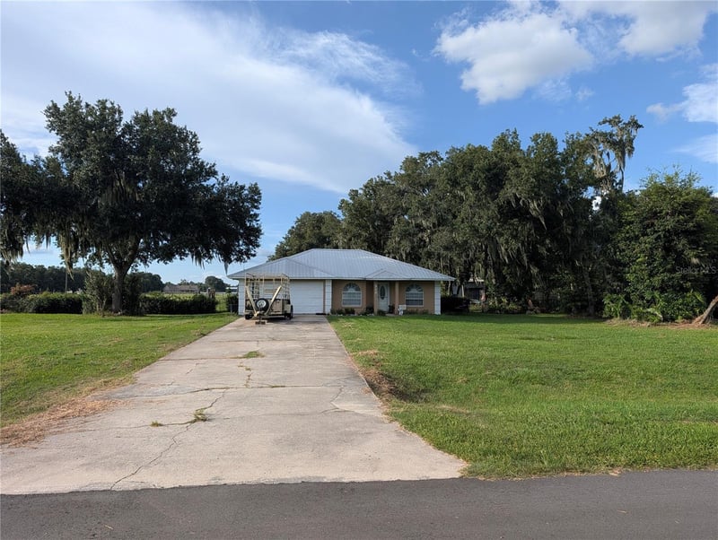 510 Cloverleaf Dr, Lithia, FL 33547