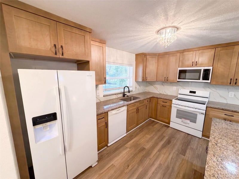 5122 Bay Blvd, Port Richey, FL 34668