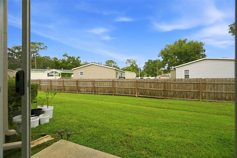 9848 Ashburn Lake Dr, Tampa, FL 33610