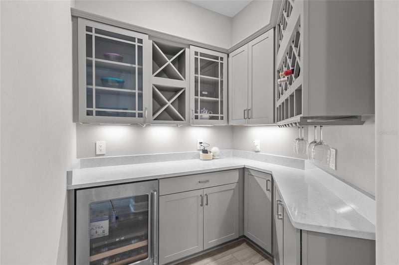 5855 Silverside Pine Ct, Bradenton, FL 34211