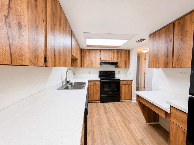 5541 Bay Blvd #550, Port Richey, FL 34668