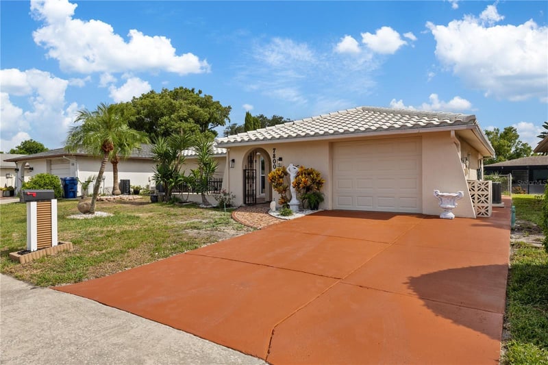 7800 Brookridge Dr, Port Richey, FL 34668