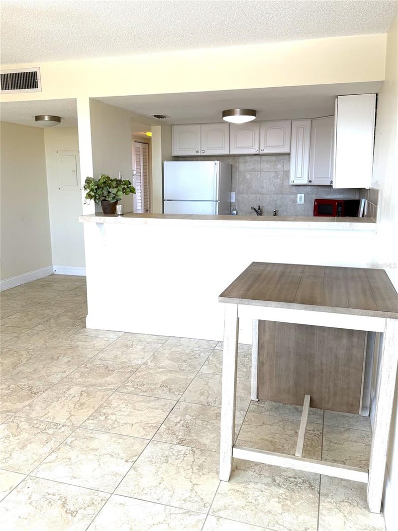 7665 Sun Island Dr S #409, South Pasadena, FL 33707