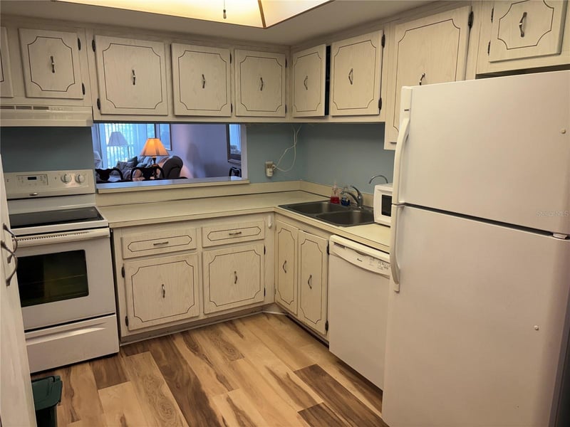 4910 38th Way S #411, St Petersburg, FL 33711