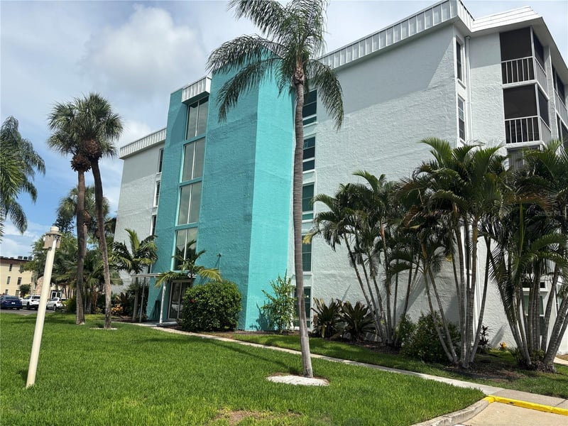 4910 38th Way S #411, St Petersburg, FL 33711