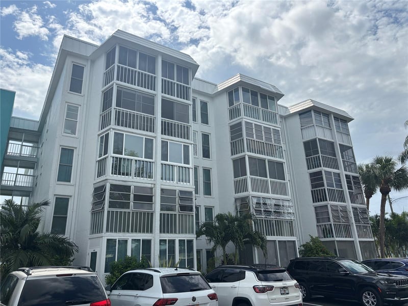 4910 38th Way S #411, St Petersburg, FL 33711