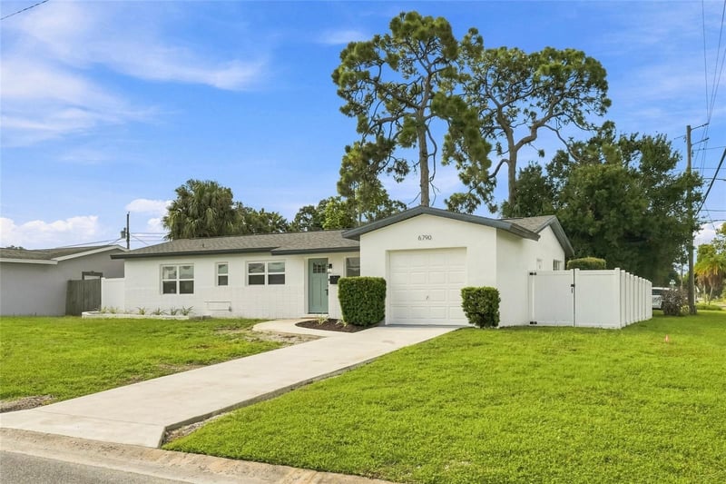 6790 32nd Ave N, St Petersburg, FL 33710