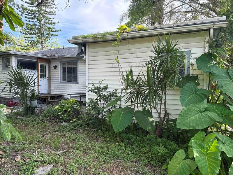 7011 Hibiscus Ave S, South Pasadena, FL 33707