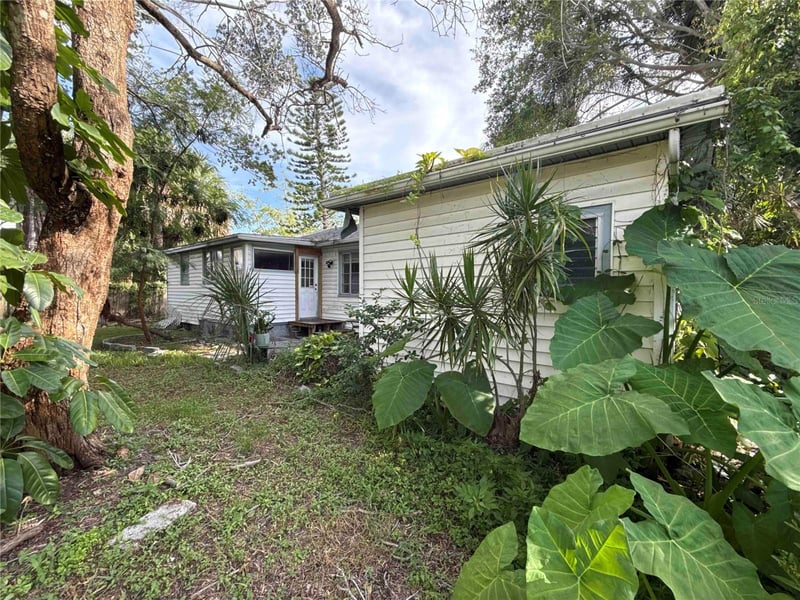 7011 Hibiscus Ave S, South Pasadena, FL 33707