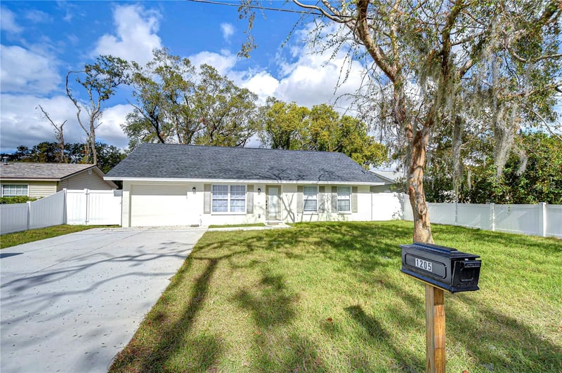 1205 W Hollywood St, Tampa, FL 33604