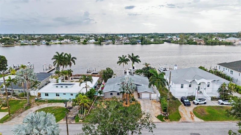 704 Bayshore Dr, Tarpon Springs, FL 34689