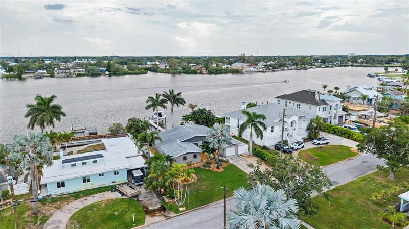 704 Bayshore Dr, Tarpon Springs, FL 34689