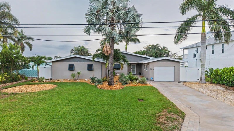 704 Bayshore Dr, Tarpon Springs, FL 34689
