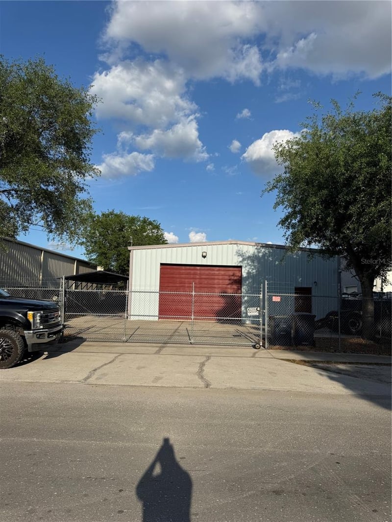 4825 N Lauber Way, Tampa, FL 33614
