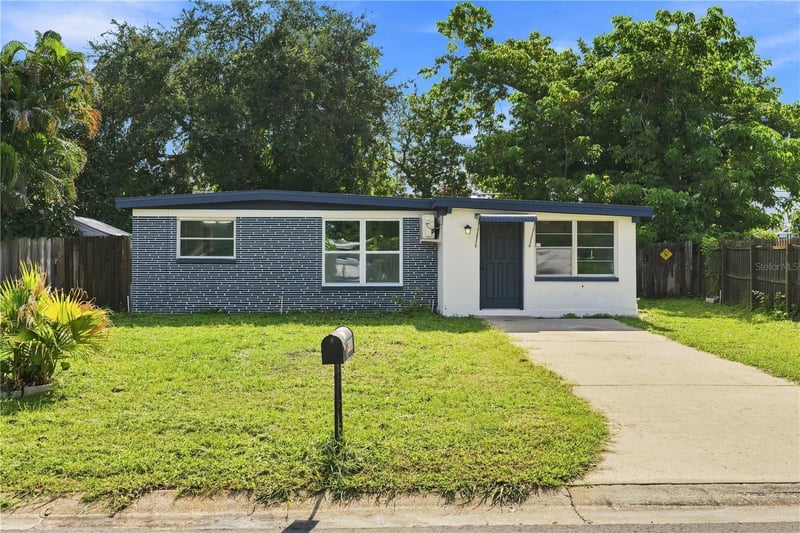 9149 83rd St, Seminole, FL 33777