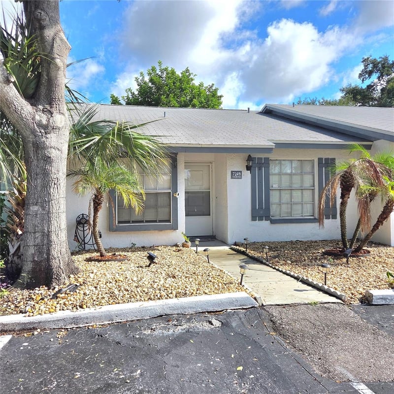 7249 Parkside Villas Dr N, St Petersburg, FL 33709