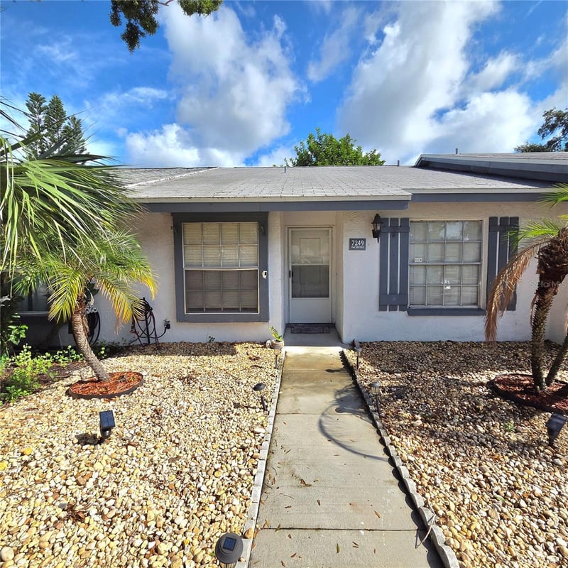 7249 Parkside Villas Dr N, St Petersburg, FL 33709