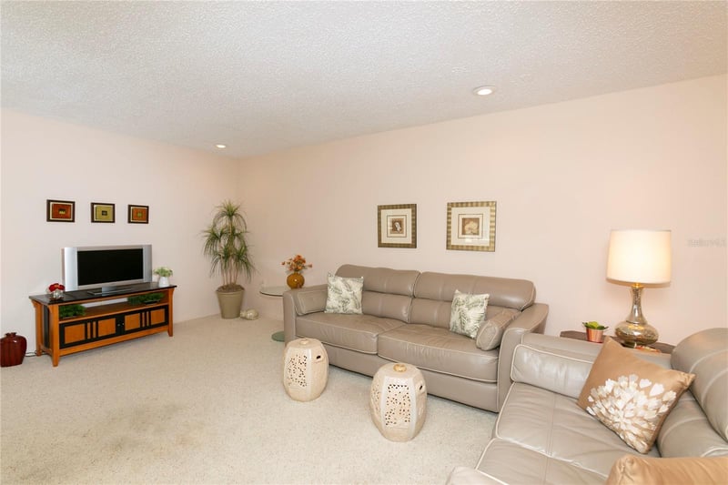 4452 Garnet Dr #306, New Port Richey, FL 34652