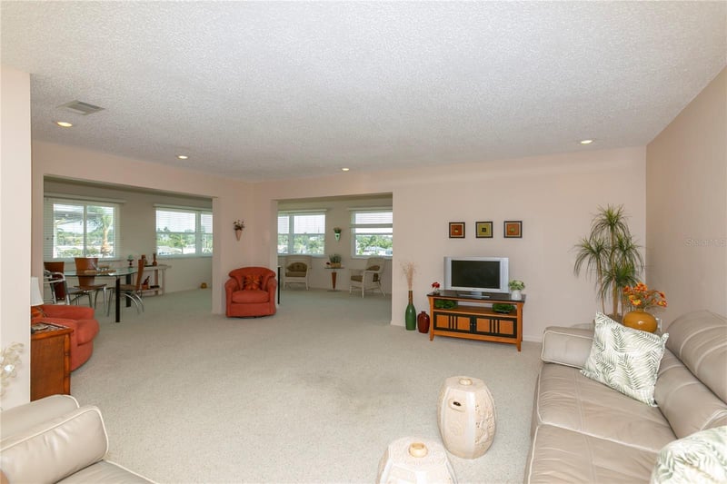4452 Garnet Dr #306, New Port Richey, FL 34652
