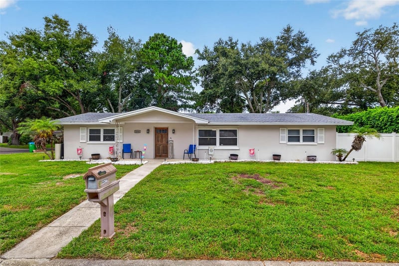 2266 Manor Ct, Clearwater, FL 33763
