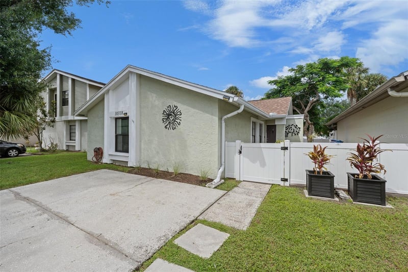 10318 Rosemount Dr, Tampa, FL 33624