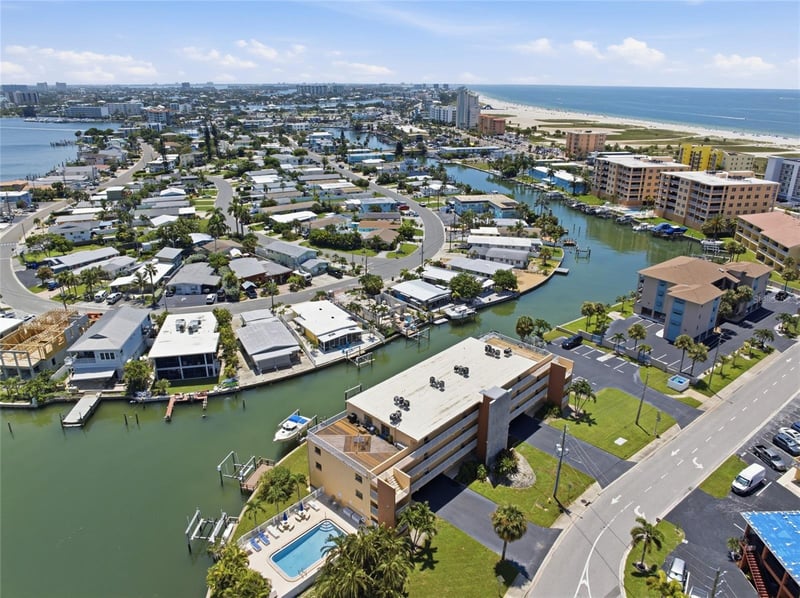 175 116th Ave #206, Treasure Island, FL 33706