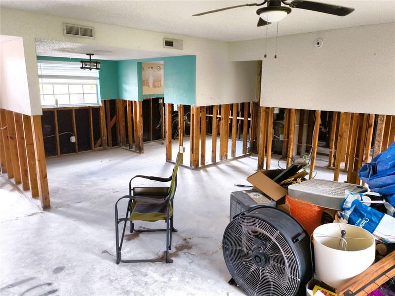 200 Country Club Dr #805, Largo, FL 33771