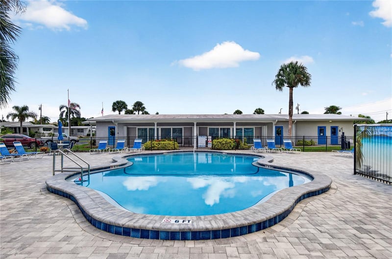 2000 E Bay Dr #33, Largo, FL 33771