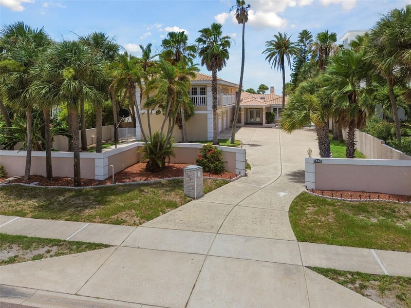 1520 Gulf Blvd, Belleair Beach, FL 33786