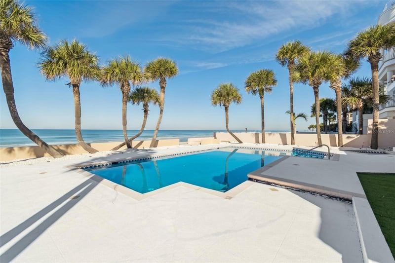 1520 Gulf Blvd, Belleair Beach, FL 33786