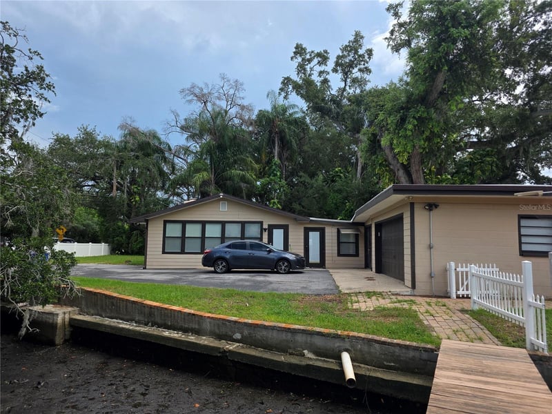 8816 Memorial Hw, Tampa, FL 33615